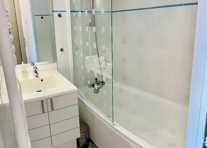 Bright With Views Of Mont Blanc Шамони